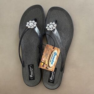 NWT Grandco thong Slide-on Sandal Bead Straps, Black and Silver Accent